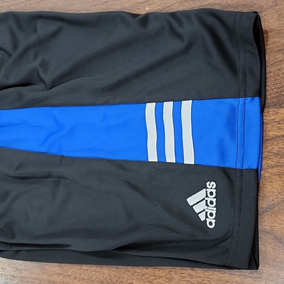 🆕️ Adidas Short - Picture 2 of 9